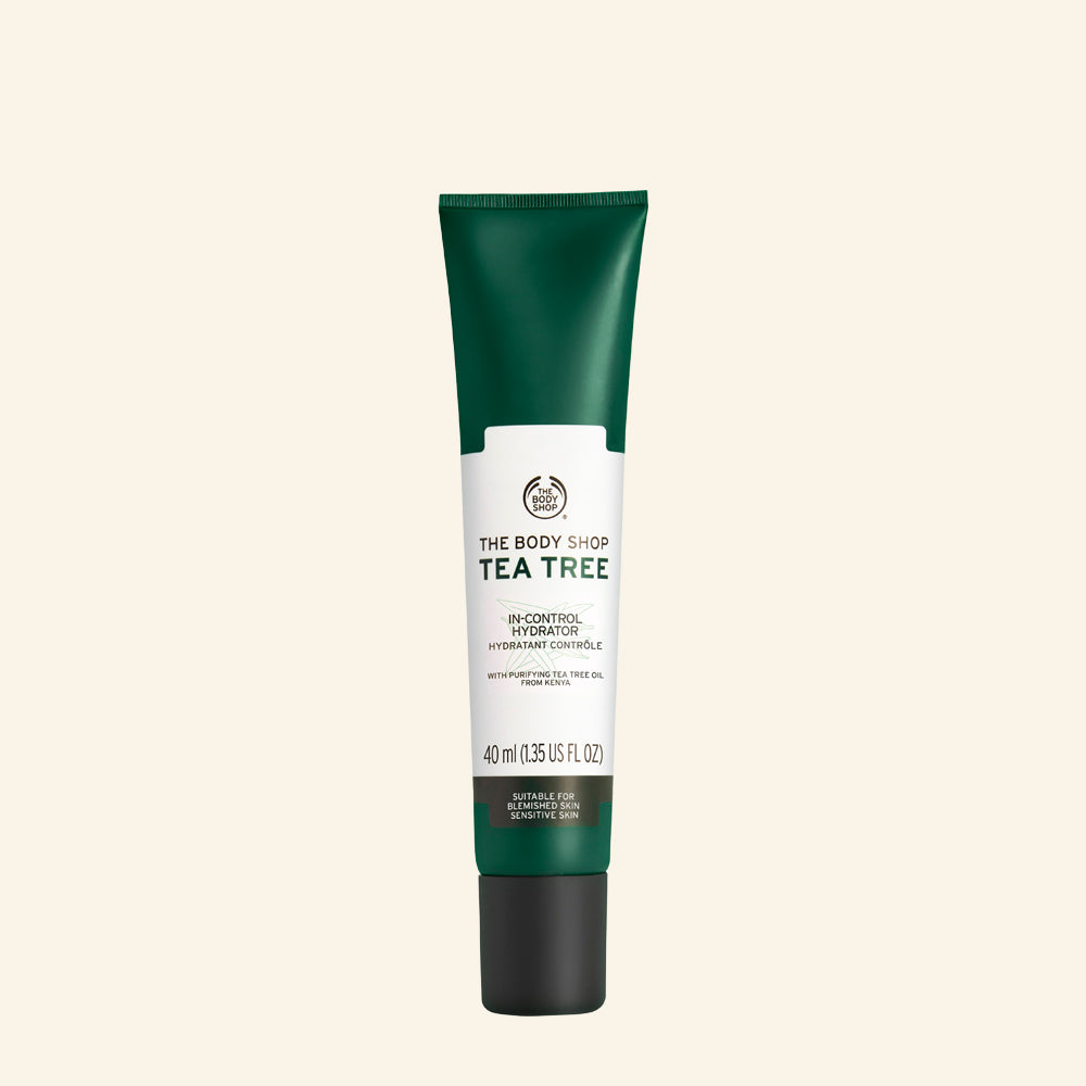 Imagen del Hidratante In-Control Tea Tree, crema hidratante ligera con aceite de árbol de té, diseñada para piel grasa y sensible, que ofrece control de brillo y 24 horas de hidratación, con fórmula que se transforma en agua y se absorbe al instante, proporcionando sensación de frescura y ayudando a reducir imperfecciones