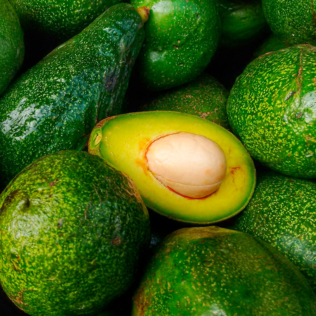 Imagen que muestra una piel hidratada y suave después de usar el gel de ducha de aguacate