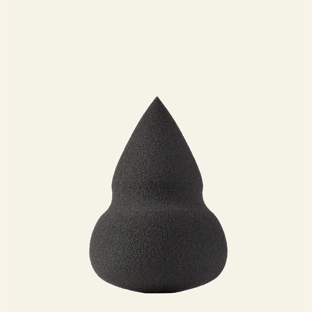 Esponja Beauty Blender para aplicar bases, correctores y productos de maquillaje líquidos, en crema o en polvo, con diseño flexible para un acabado uniforme y profesional