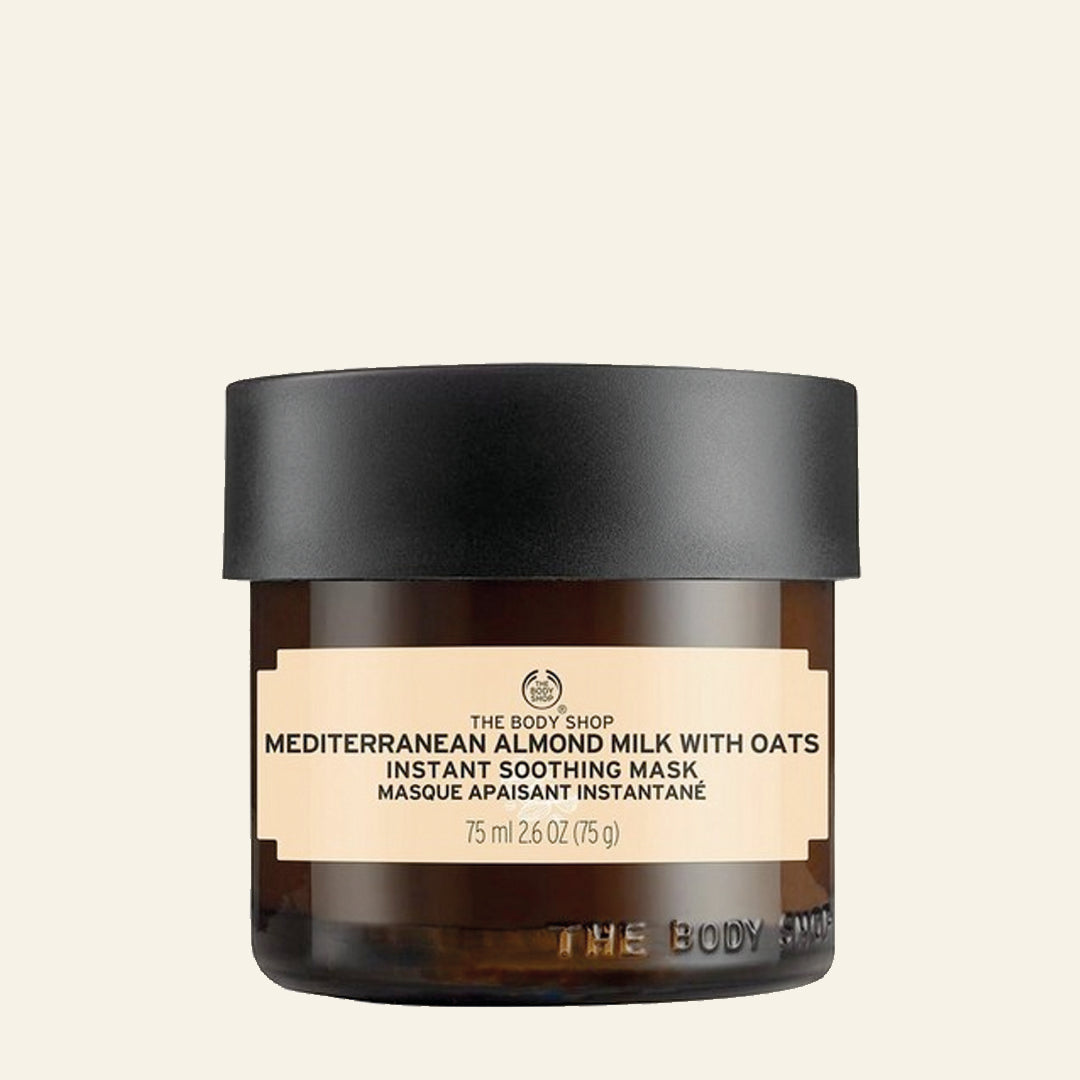 Imagen de una mascarilla calmante con leche de almendras y avena, diseñada para pieles sensibles, con textura cremosa y ingredientes naturales y veganos, ideal para exfoliar suavemente y nutrir la piel, dejando un acabado más suave, hidratado y calmado