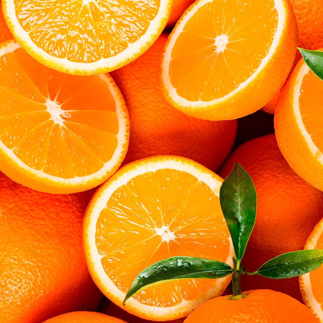 Primer plano de la botella de Gel de Ducha Satsuma 750 ml destacando su diseño ecológico, etiqueta con ingredientes naturales y textura de gel con espuma burbujeante