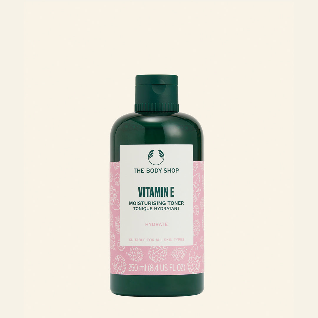 Imagen del Tónico Hidratante de Vitamina E, con fórmula suave que limpia, hidrata y refresca la piel, eliminando impurezas y residuos de maquillaje, dejando la piel suave, protegida y preparada para los siguientes pasos del cuidado facial