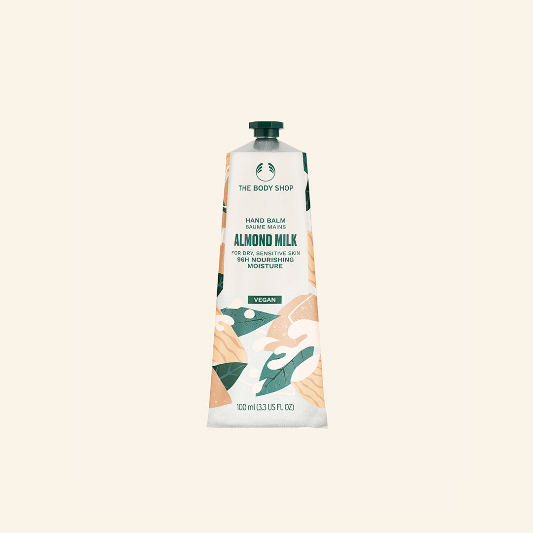 Imagen de una crema de manos de leche de almendras orgánicas en envase de 100ML, diseñada para hidratar, nutrir y proteger las manos secas y sensibles, con ingredientes naturales, fórmula de rápida absorción y aroma cremoso