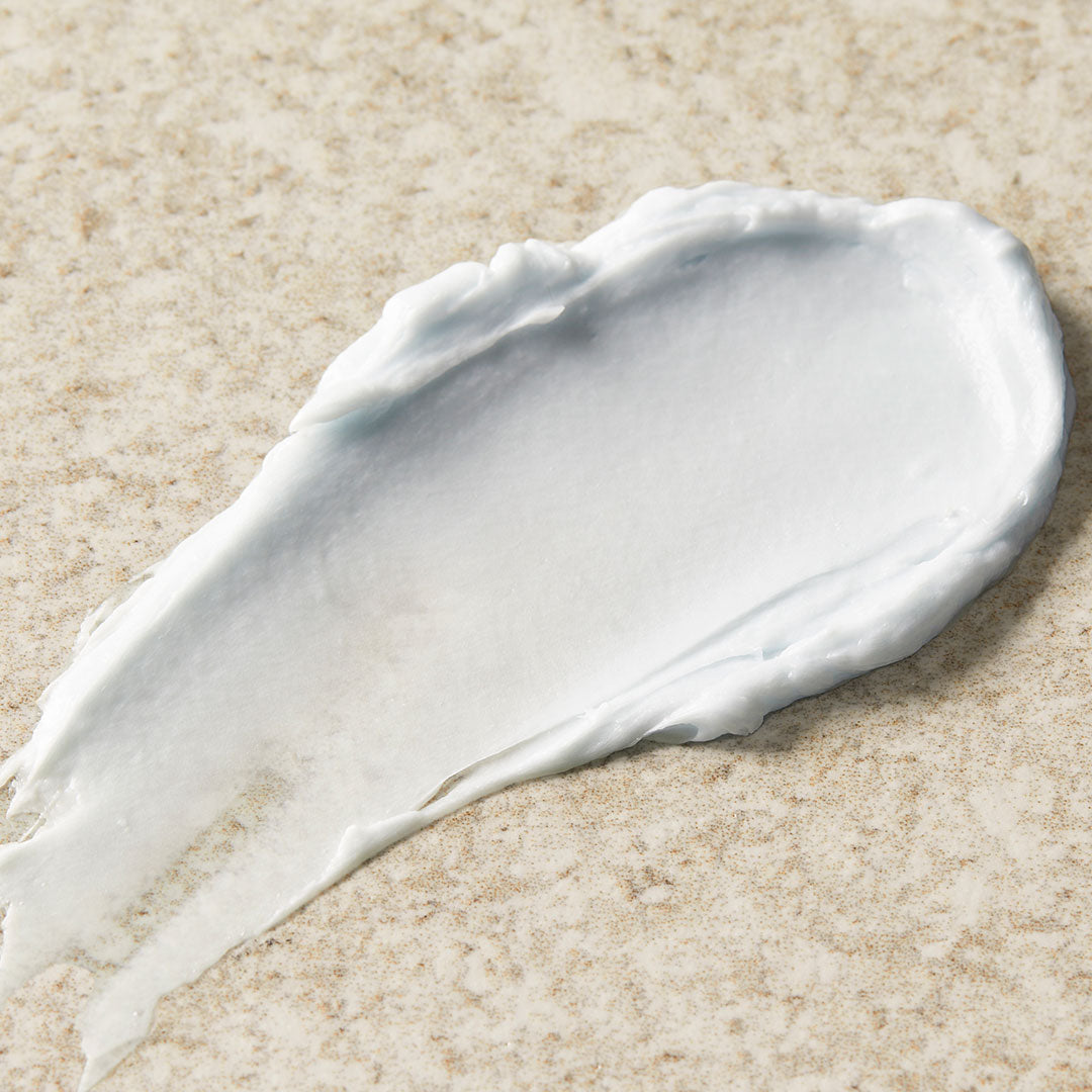 Gel de ducha con espuma rica y fresca aroma a menta, enriquecido con aceite esencial de menta de granjas del Reino Unido