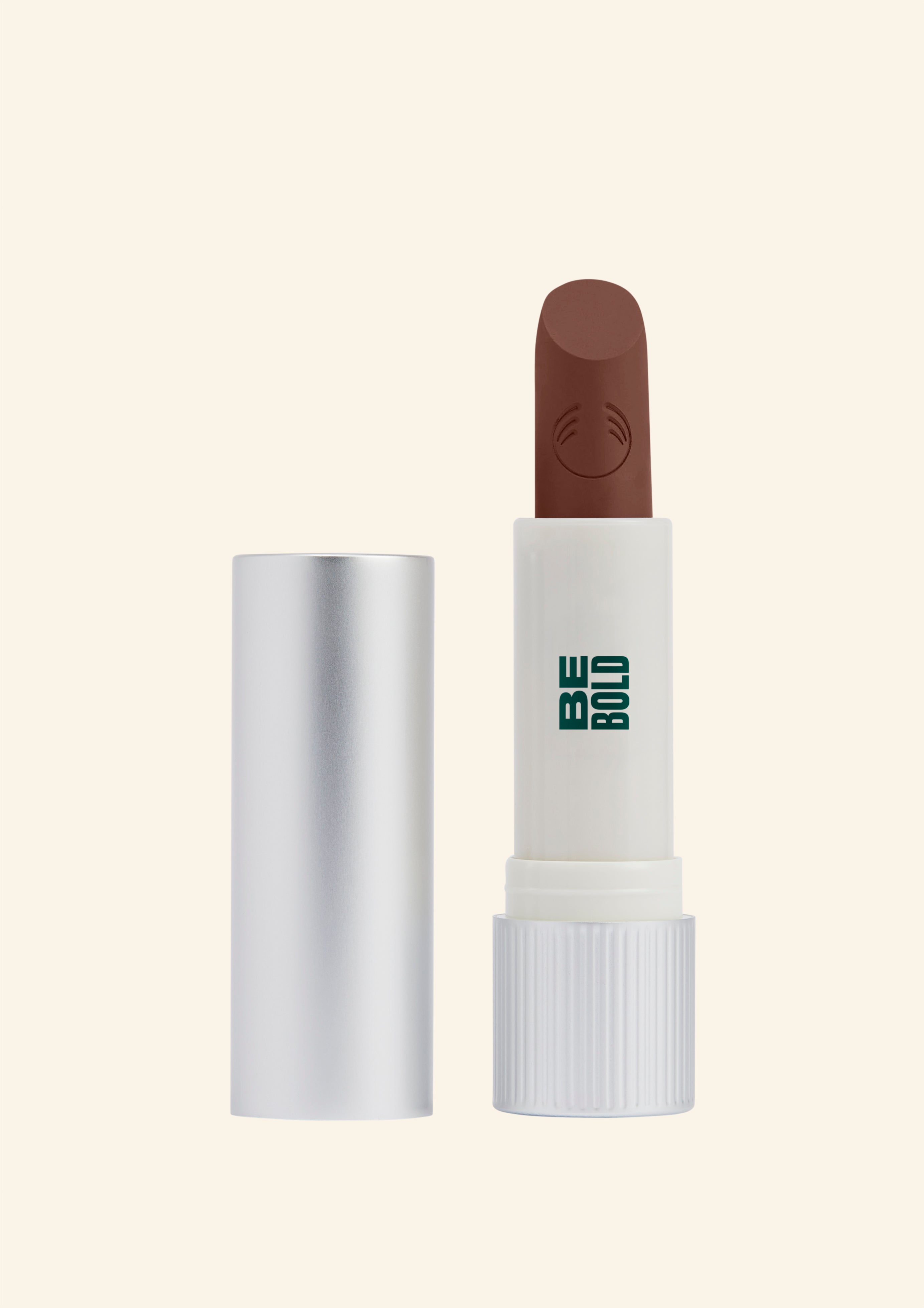 Primer plano de labios con el lipstick PepTalk Be Bold aplicado, destacando su acabado aterciopelado y color intenso