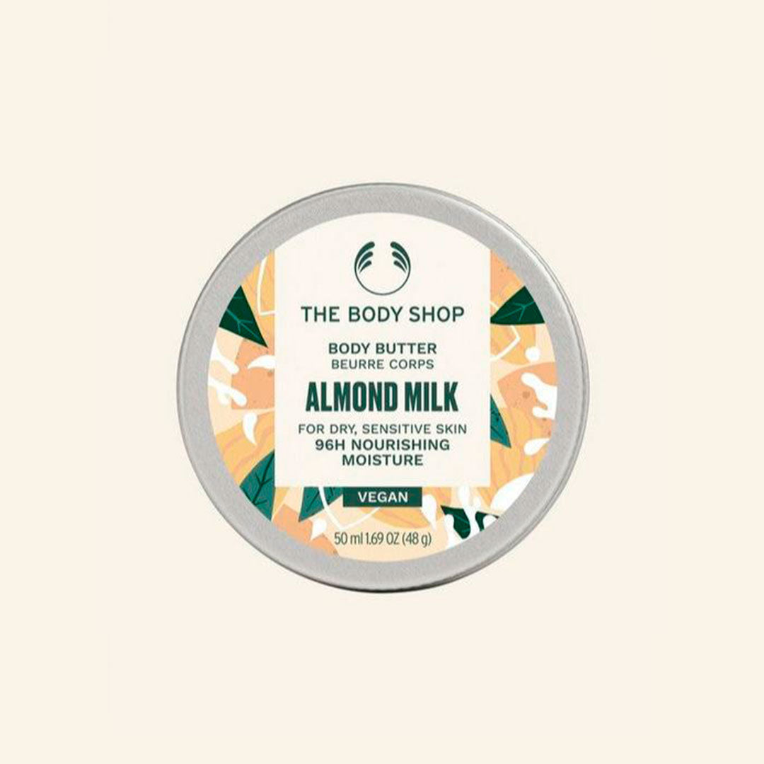 Imagen de una crema corporal llamada Body Butter Leche de Almendras de 50 ml, con una textura cremosa y envase ecológico, diseñada para cuidar, calmar y nutrir piel seca y sensible, enriquecida con leche y aceite de almendras, certificada vegana y con ingredientes naturales