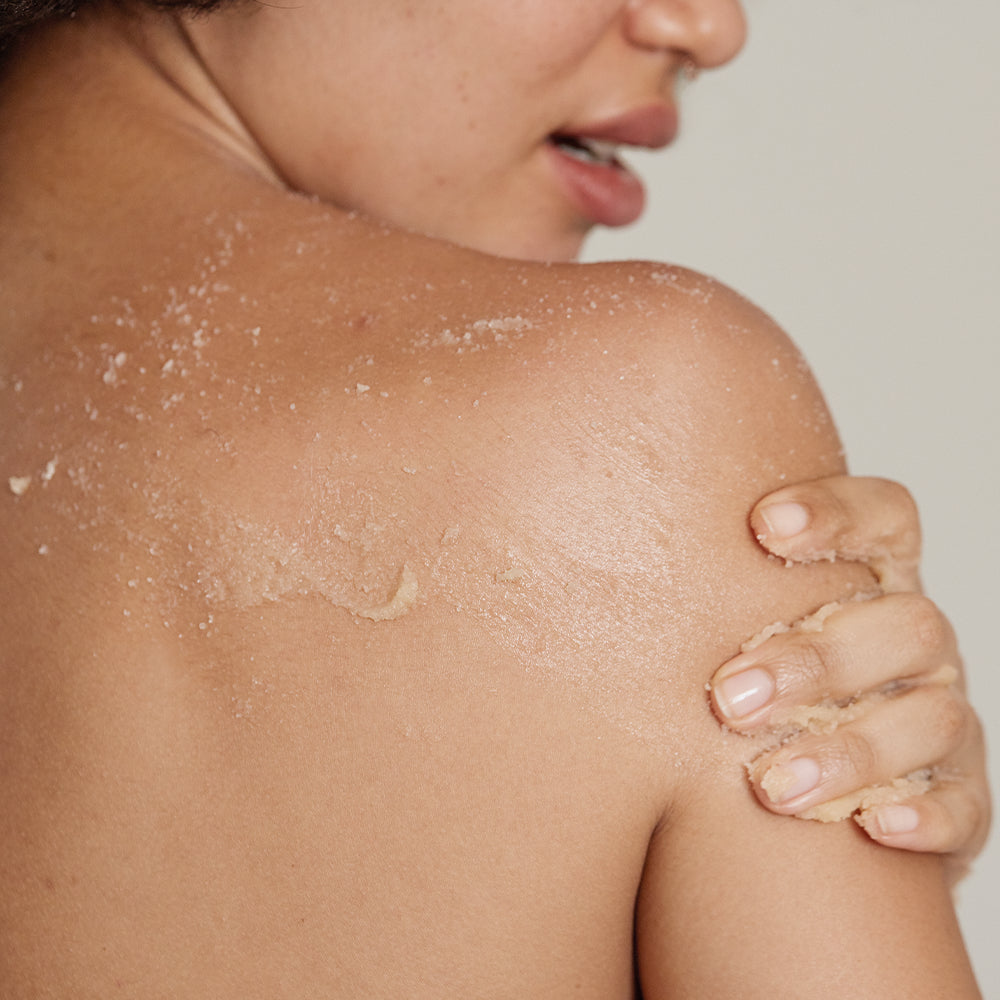 Exfoliante con aroma a mango, elimina células muertas, suaviza la piel