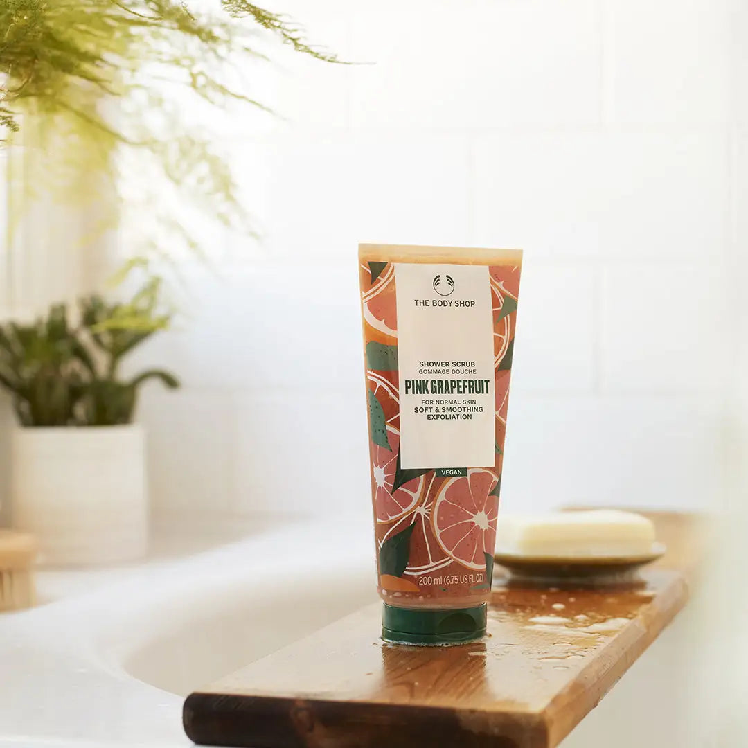 Exfoliante corporal de toronja rosa para una experienca de spa en casa con aroma refrescante