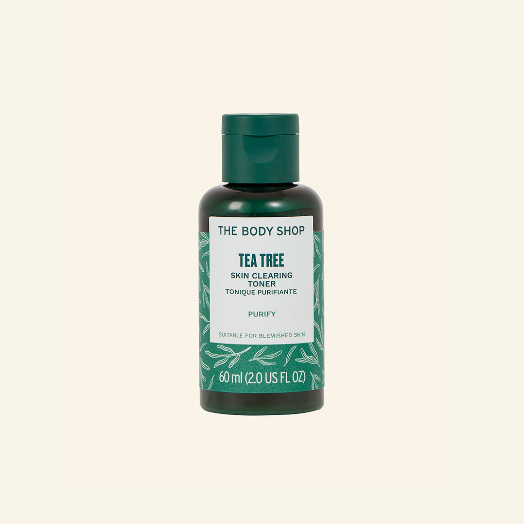 Imagen del Tónico Matificante Purificante Tea Tree 60ML en botella, con fórmula vegana enriquecida con aceite de árbol de té de comercio justo de Kenia, diseñada para eliminar la suciedad, purificar y refrescar piel grasa, dejando los poros limpios y la piel matificada